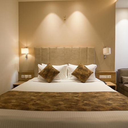 Celebrant Hotel Varanasi Exterior photo