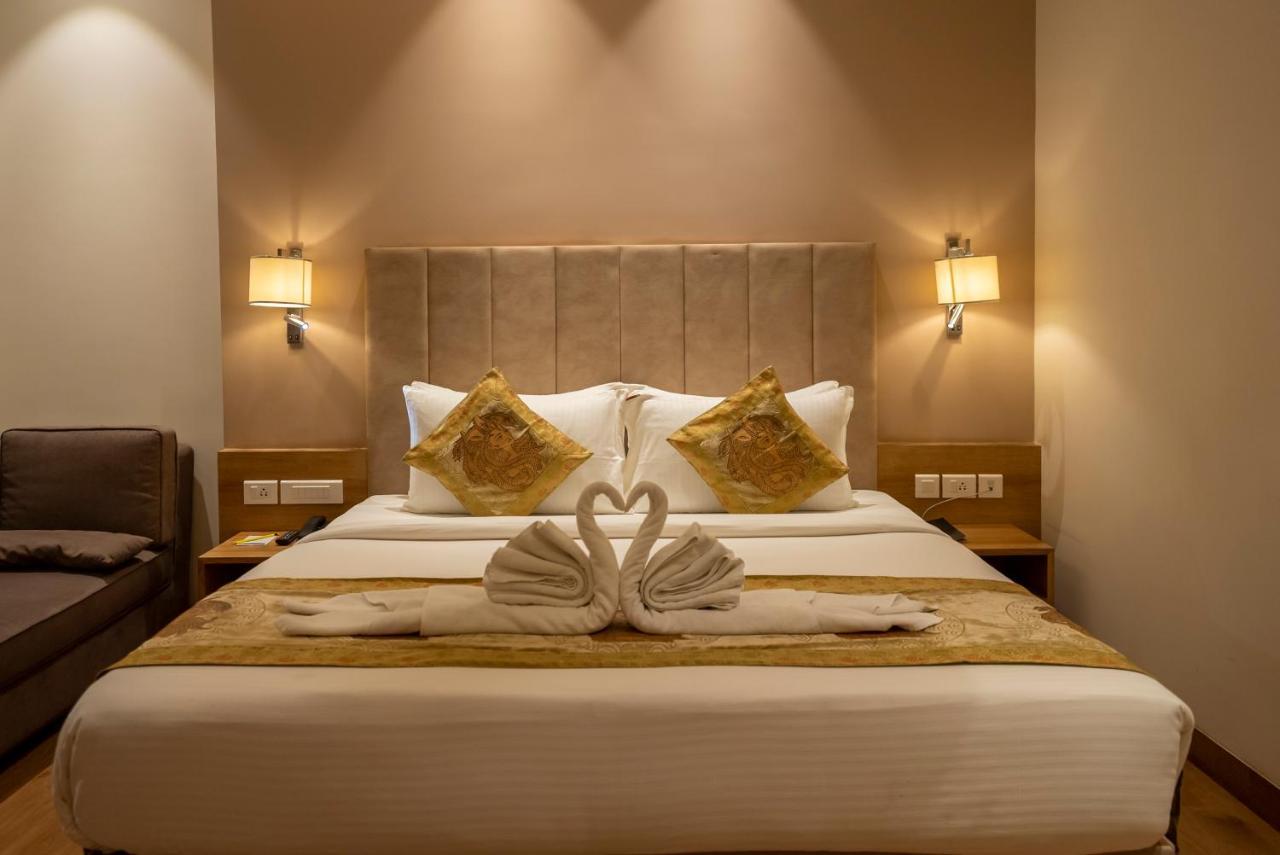 Celebrant Hotel Varanasi Exterior photo