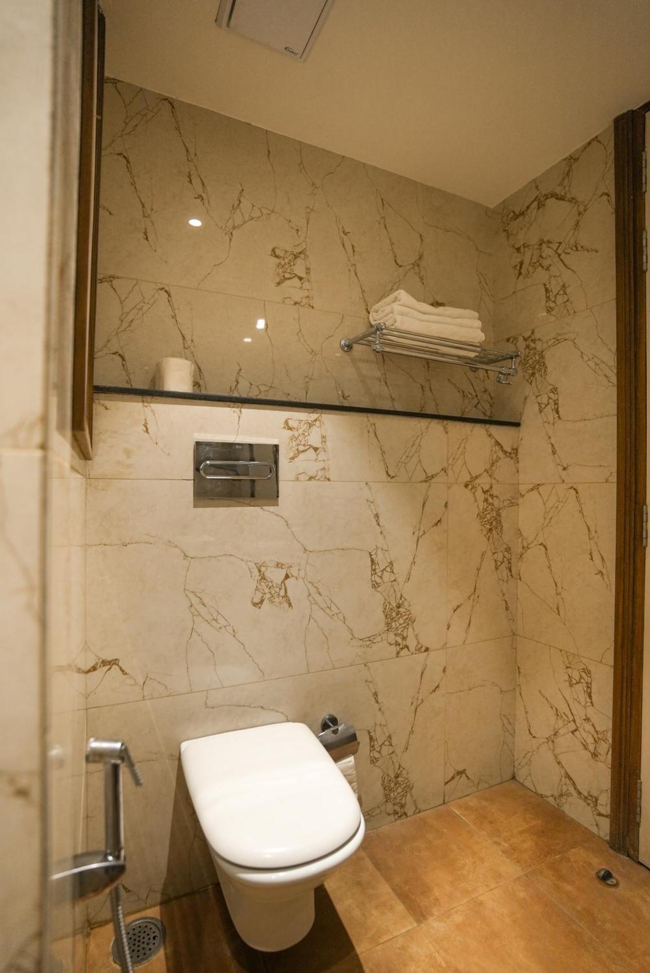 Celebrant Hotel Varanasi Exterior photo